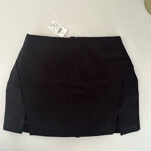BLACK SKORT SIZE M